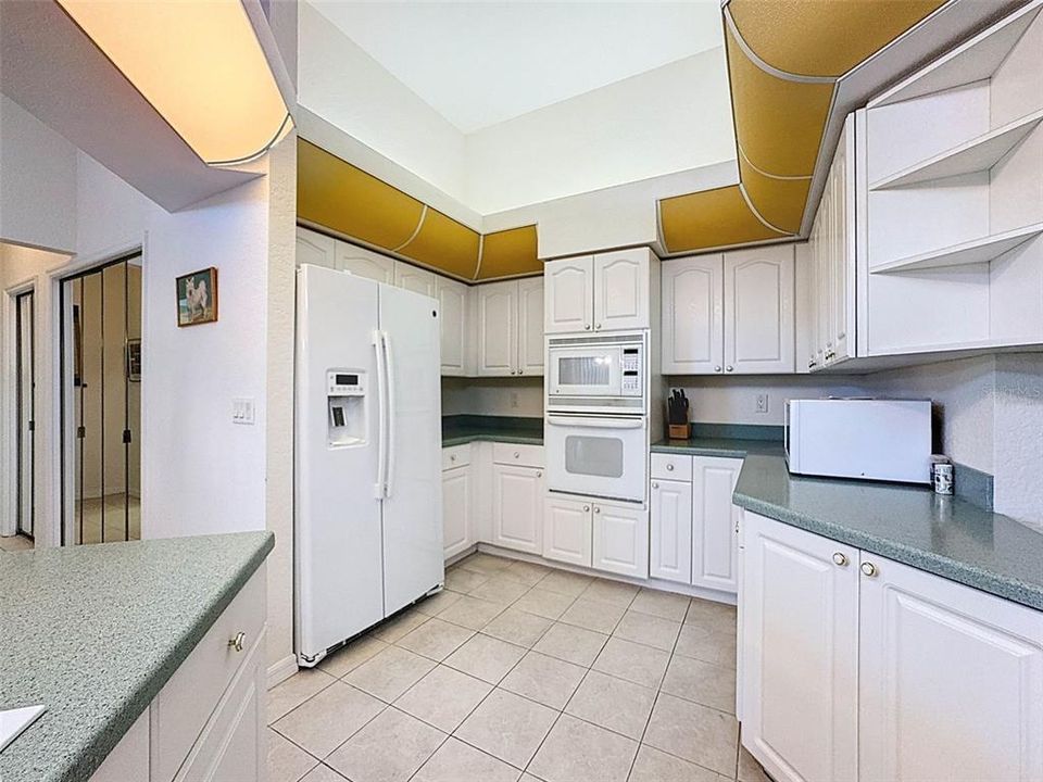 待售: $349,000 (3 贝兹, 3 浴室, 2384 平方英尺)