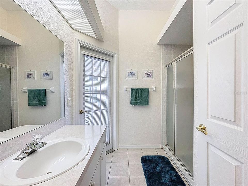 待售: $349,000 (3 贝兹, 3 浴室, 2384 平方英尺)