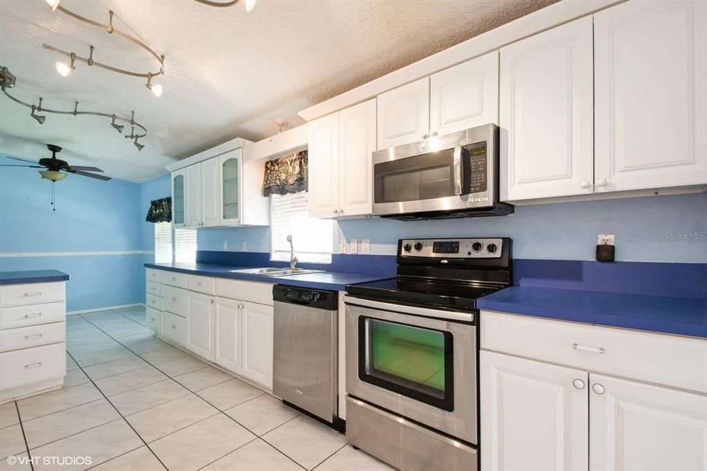 Active With Contract: $150,000 (3 beds, 2 baths, 1296 Square Feet)