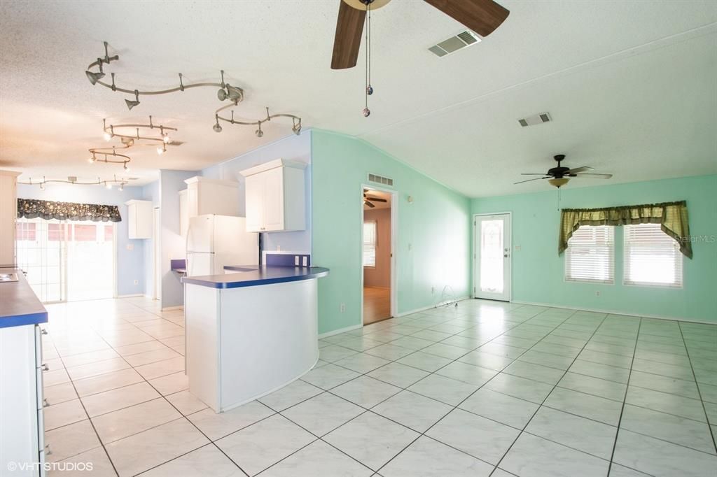 Active With Contract: $150,000 (3 beds, 2 baths, 1296 Square Feet)