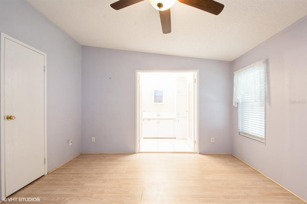 Active With Contract: $150,000 (3 beds, 2 baths, 1296 Square Feet)