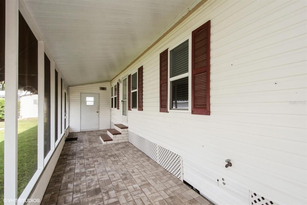 Active With Contract: $150,000 (3 beds, 2 baths, 1296 Square Feet)