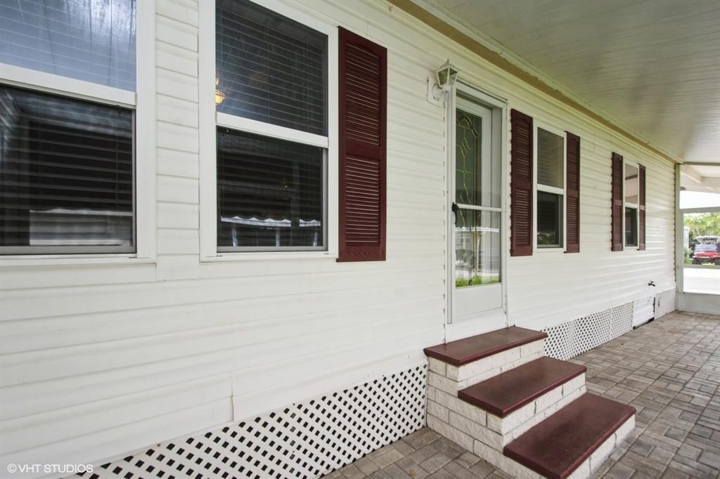 Active With Contract: $150,000 (3 beds, 2 baths, 1296 Square Feet)