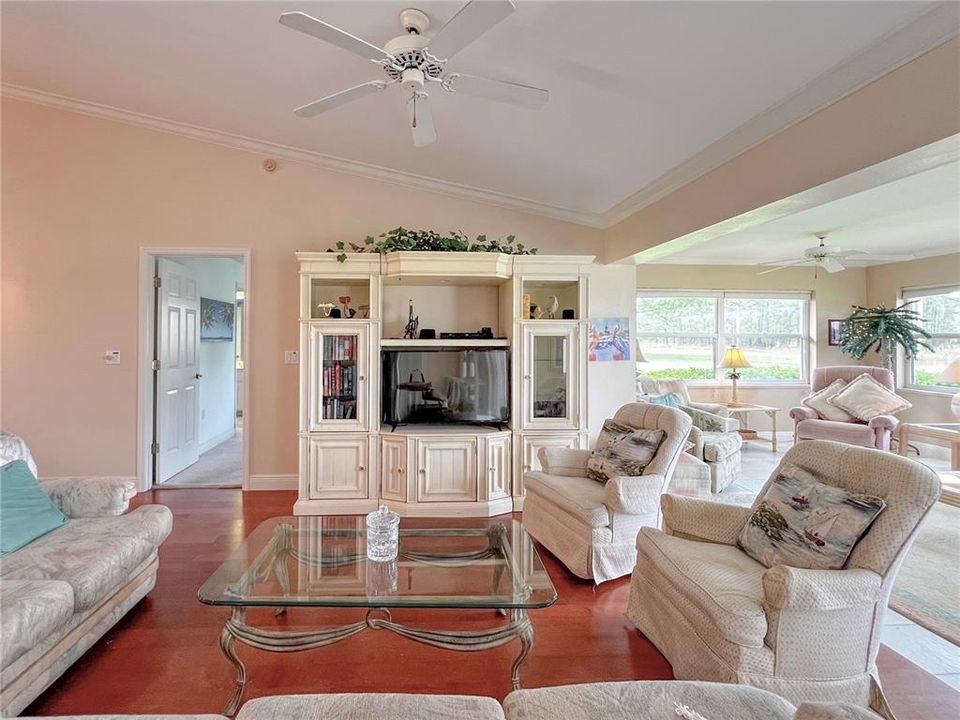 待售: $319,000 (3 贝兹, 2 浴室, 1938 平方英尺)