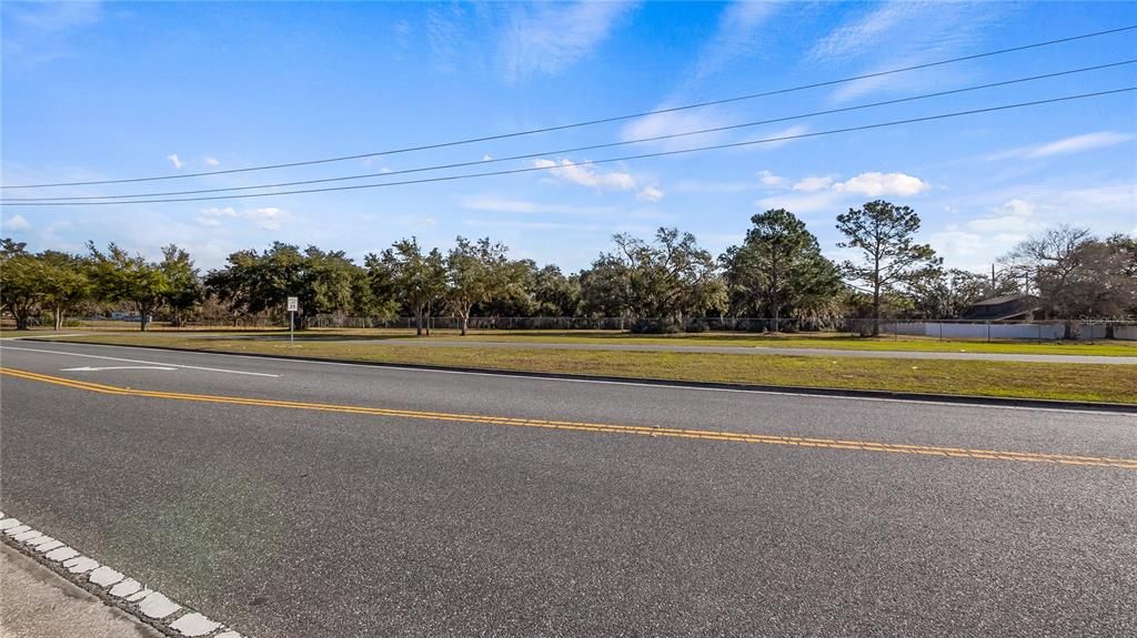 待售: $985,000 (6.41 acres)