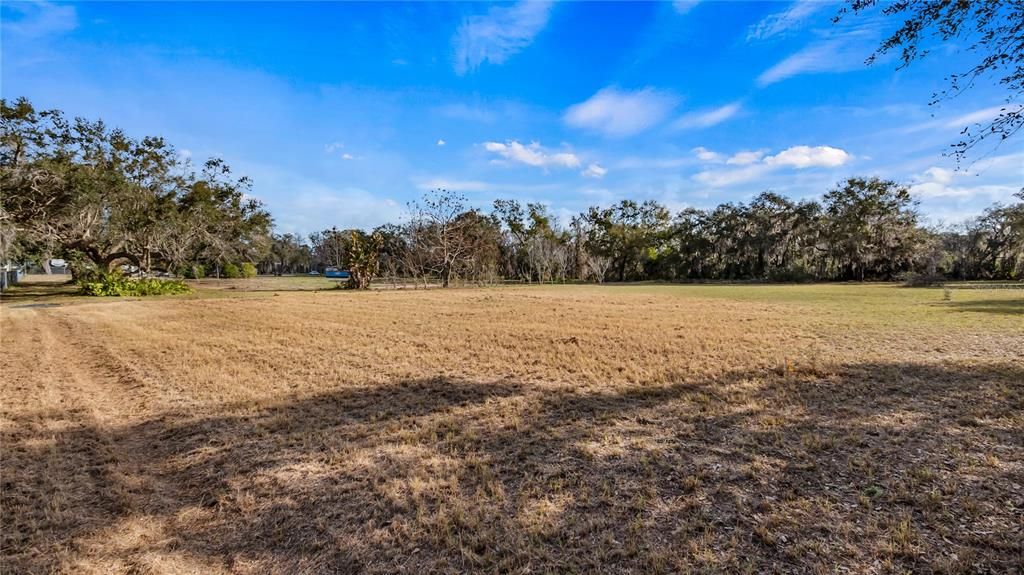 待售: $985,000 (6.41 acres)