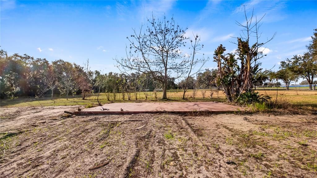 待售: $985,000 (6.41 acres)