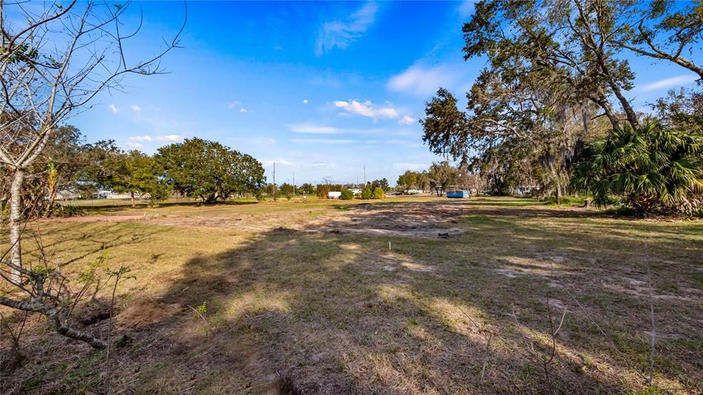 待售: $985,000 (6.41 acres)