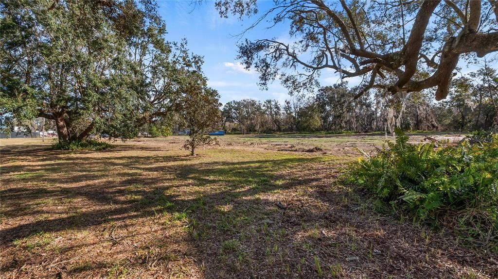 待售: $985,000 (6.41 acres)