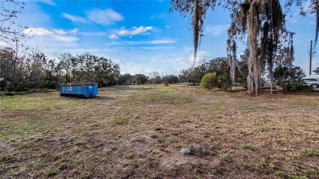 待售: $985,000 (6.41 acres)