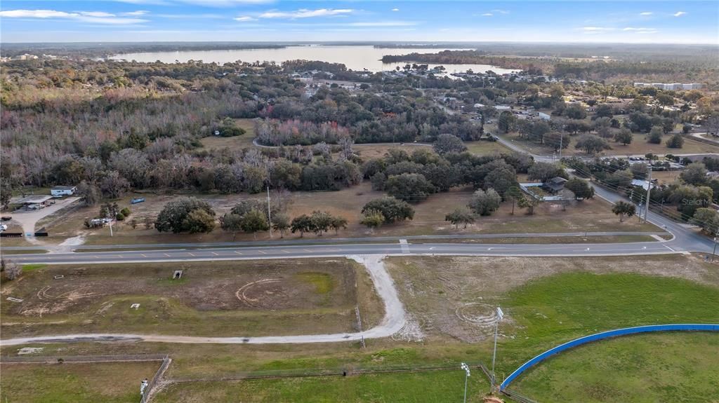 待售: $985,000 (6.41 acres)