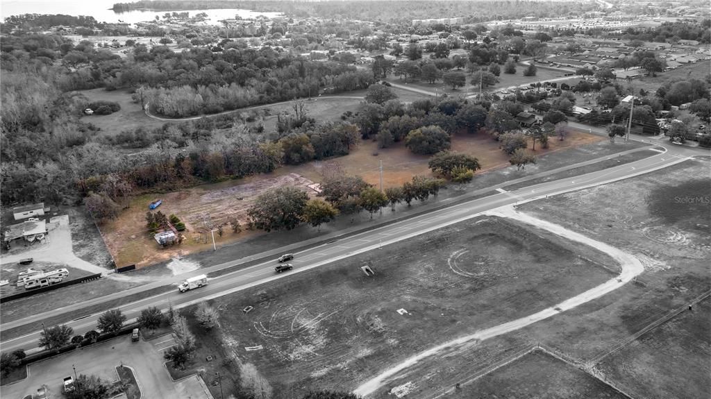 待售: $985,000 (6.41 acres)