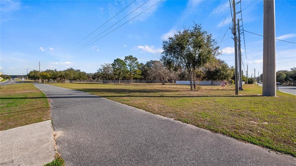 待售: $985,000 (6.41 acres)