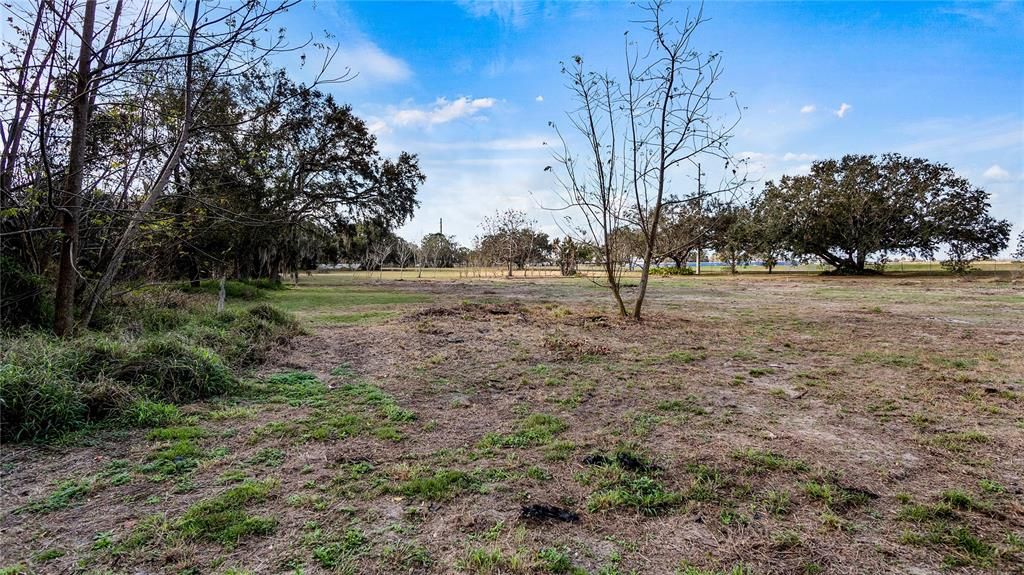 待售: $985,000 (6.41 acres)