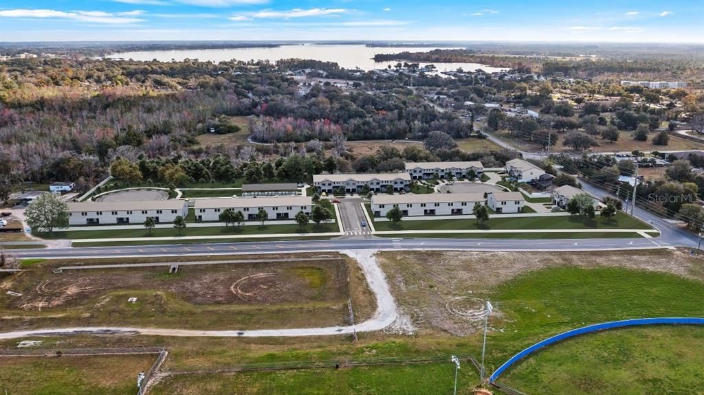 待售: $985,000 (6.41 acres)