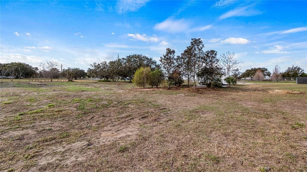 待售: $985,000 (6.41 acres)