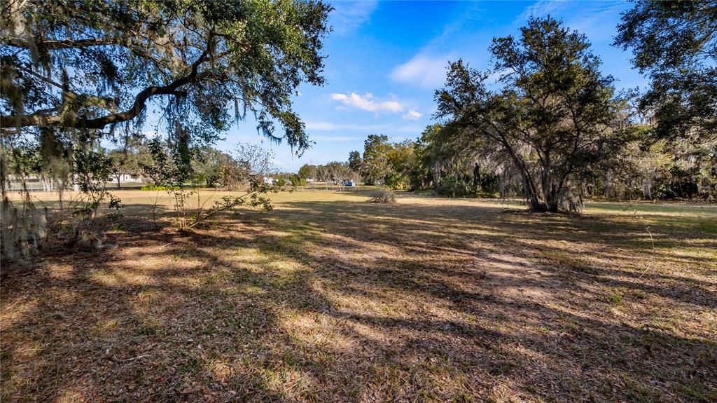 待售: $985,000 (6.41 acres)