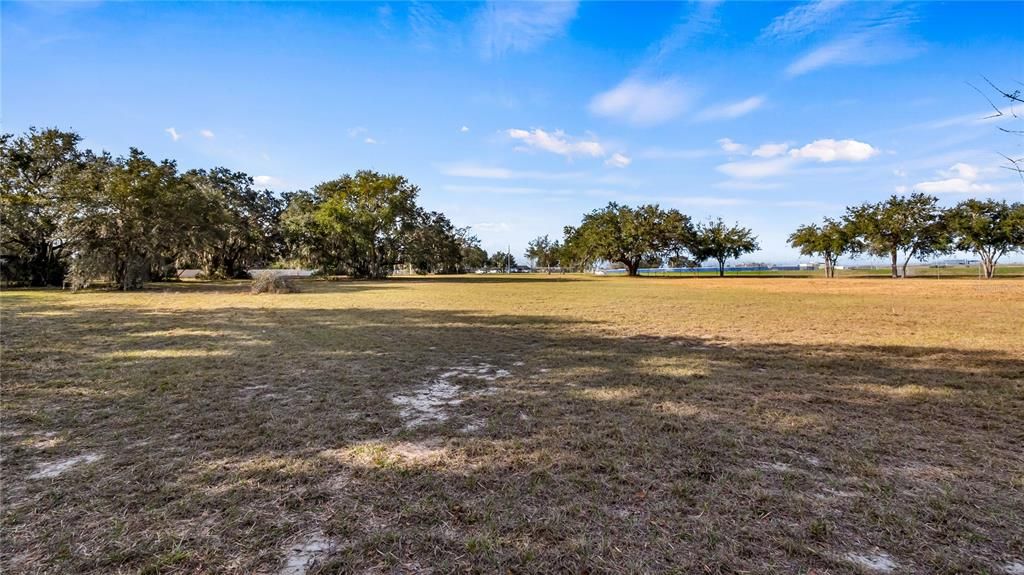 待售: $985,000 (6.41 acres)