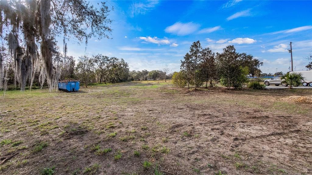 待售: $985,000 (6.41 acres)