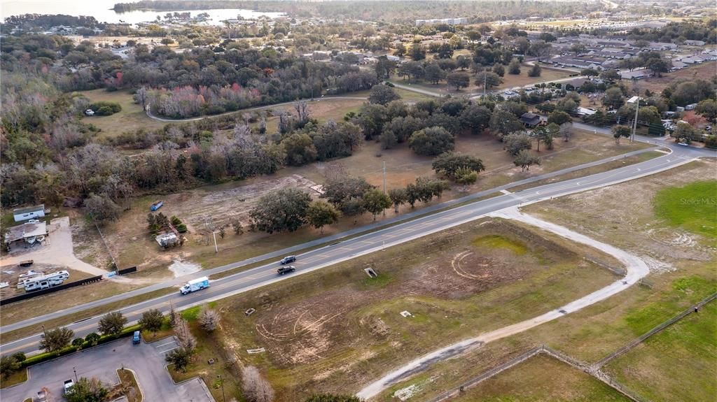 待售: $985,000 (6.41 acres)