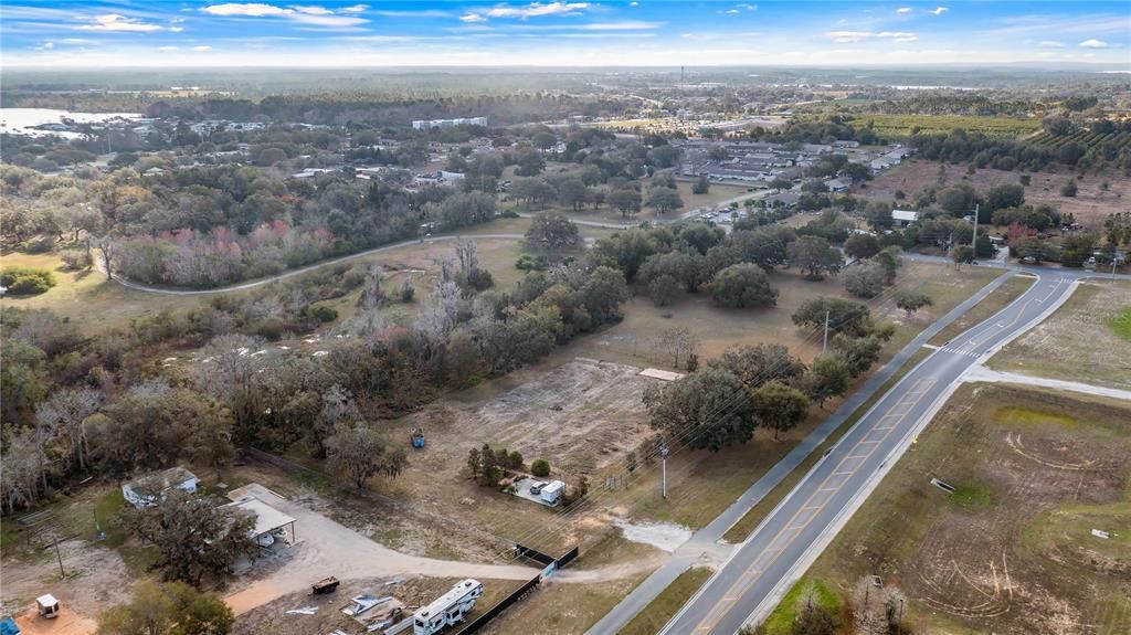 待售: $985,000 (6.41 acres)