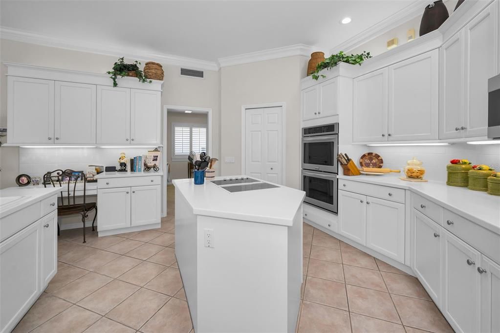 Activo con contrato: $799,000 (4 camas, 3 baños, 2552 Pies cuadrados)