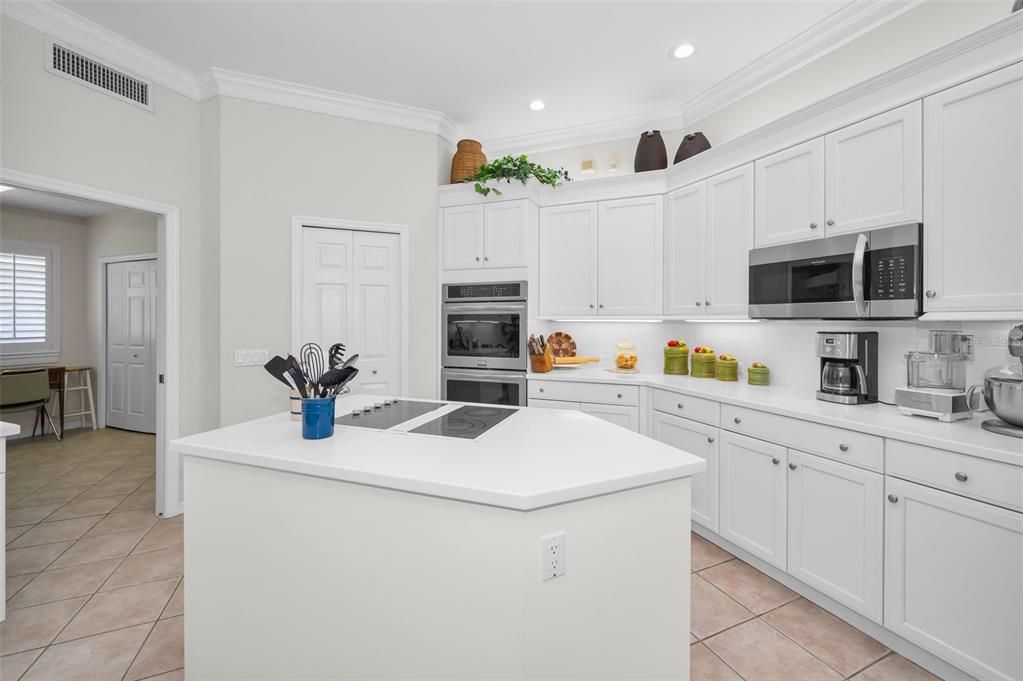 Activo con contrato: $799,000 (4 camas, 3 baños, 2552 Pies cuadrados)