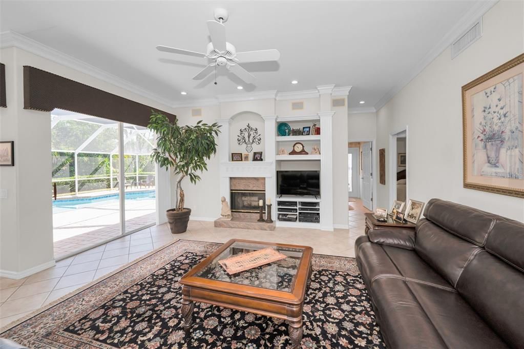 Activo con contrato: $799,000 (4 camas, 3 baños, 2552 Pies cuadrados)