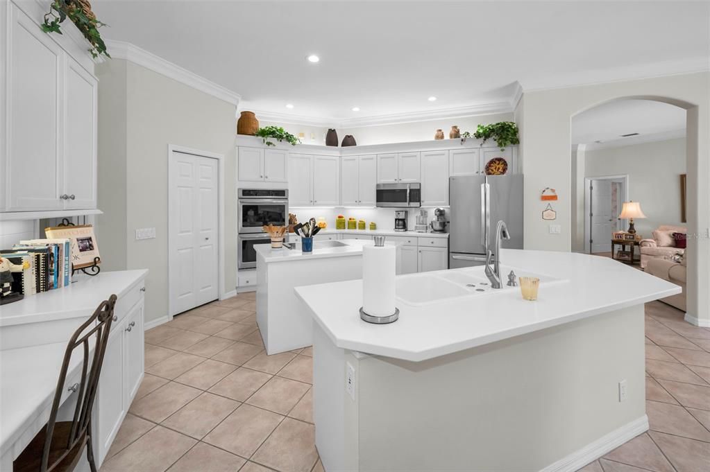 Activo con contrato: $799,000 (4 camas, 3 baños, 2552 Pies cuadrados)