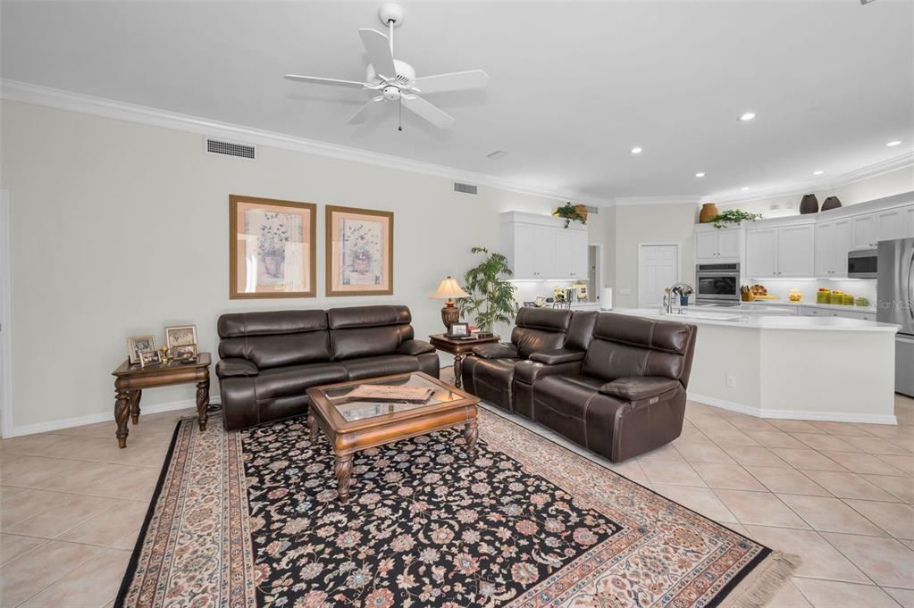 Activo con contrato: $799,000 (4 camas, 3 baños, 2552 Pies cuadrados)