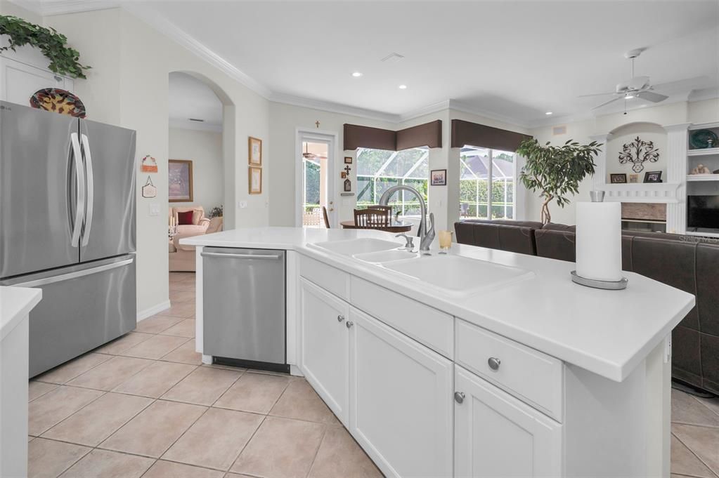 Activo con contrato: $799,000 (4 camas, 3 baños, 2552 Pies cuadrados)