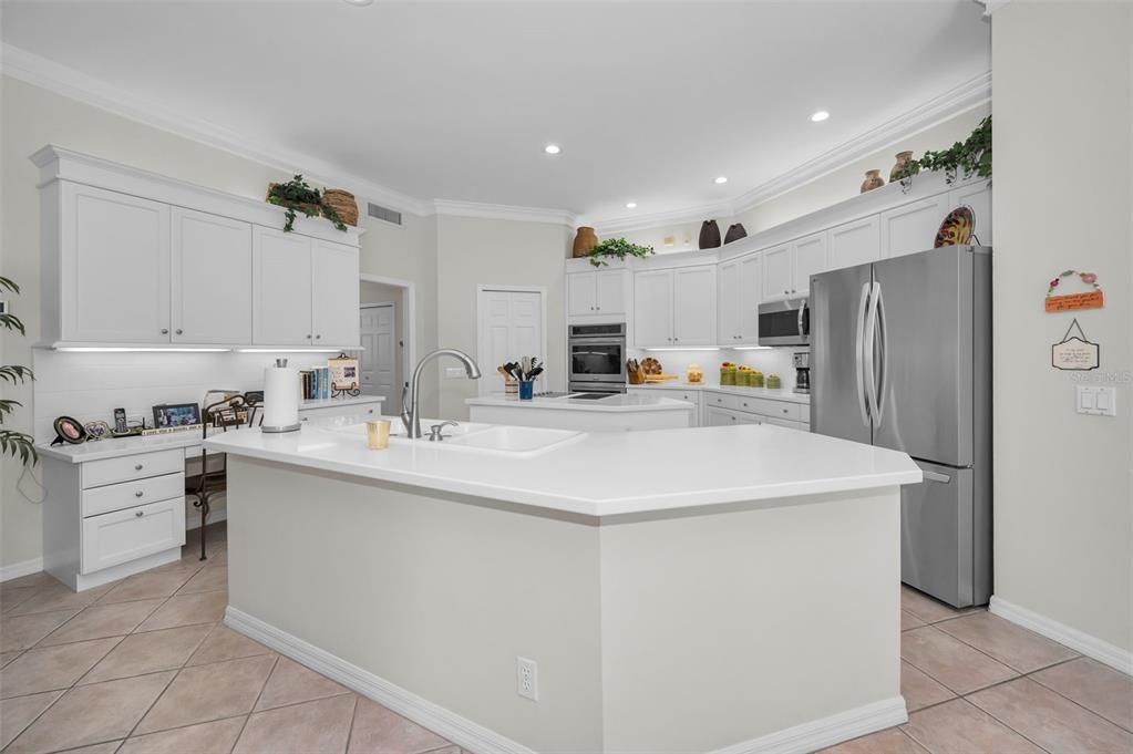 Activo con contrato: $799,000 (4 camas, 3 baños, 2552 Pies cuadrados)