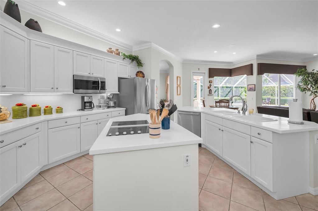 Activo con contrato: $799,000 (4 camas, 3 baños, 2552 Pies cuadrados)