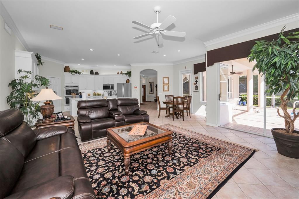 Activo con contrato: $799,000 (4 camas, 3 baños, 2552 Pies cuadrados)