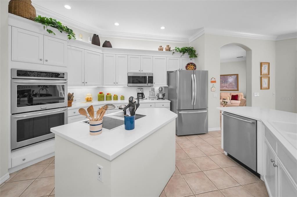 Activo con contrato: $799,000 (4 camas, 3 baños, 2552 Pies cuadrados)