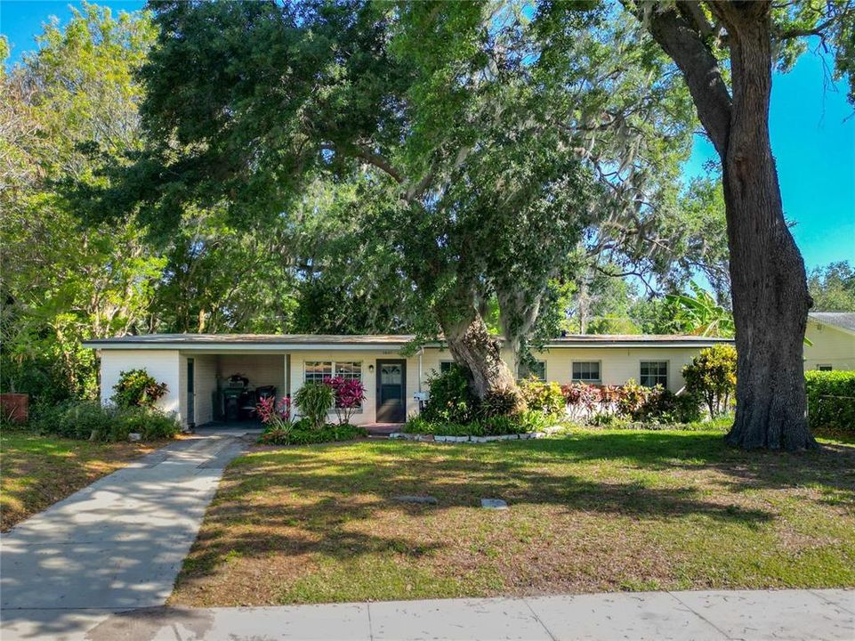 Recently Sold: $365,000 (3 beds, 2 baths, 1559 Square Feet)