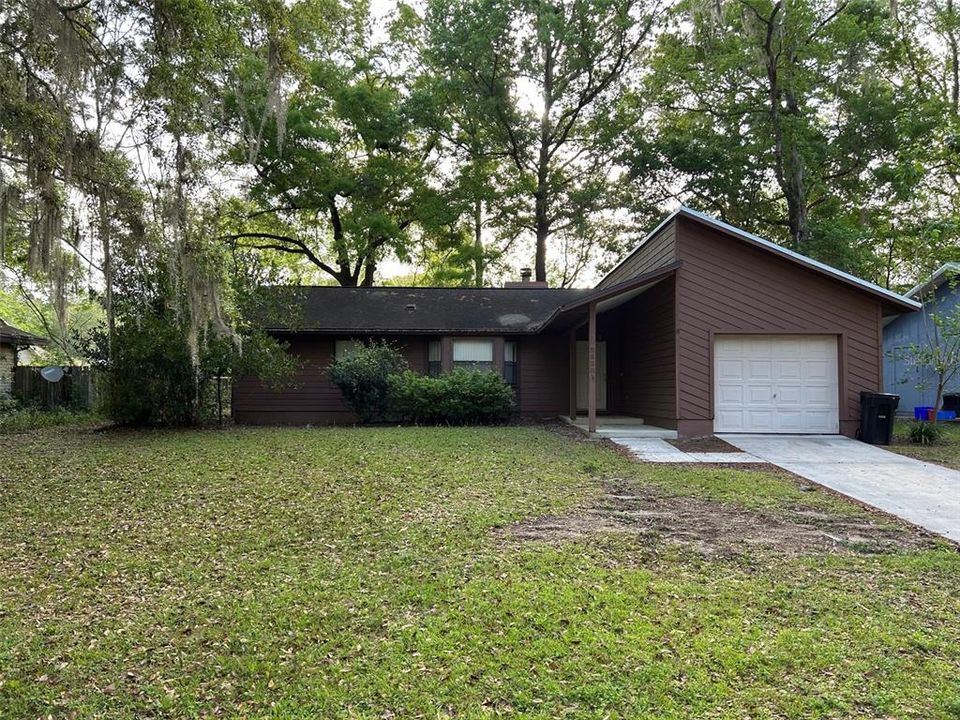 Recently Rented: $1,800 (3 beds, 2 baths, 1289 Square Feet)