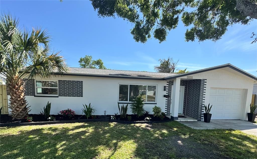 Recently Sold: $369,900 (2 beds, 1 baths, 1212 Square Feet)