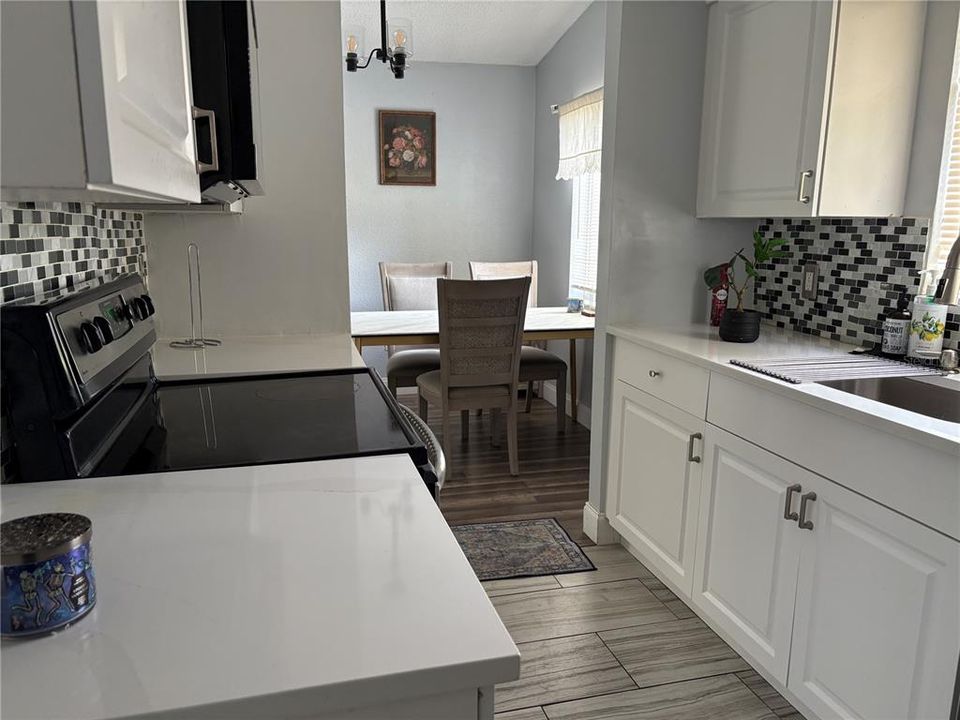 For Sale: $277,500 (3 beds, 2 baths, 1111 Square Feet)