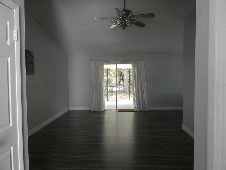 For Sale: $277,500 (3 beds, 2 baths, 1111 Square Feet)