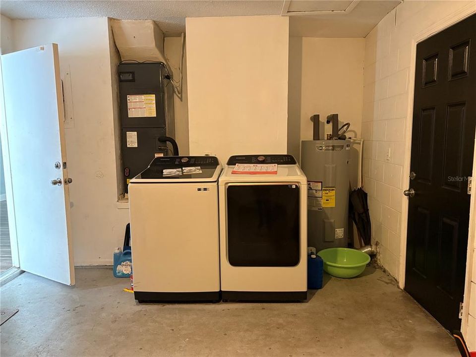 For Sale: $277,500 (3 beds, 2 baths, 1111 Square Feet)