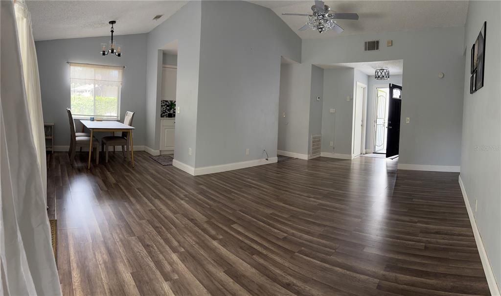 For Sale: $277,500 (3 beds, 2 baths, 1111 Square Feet)