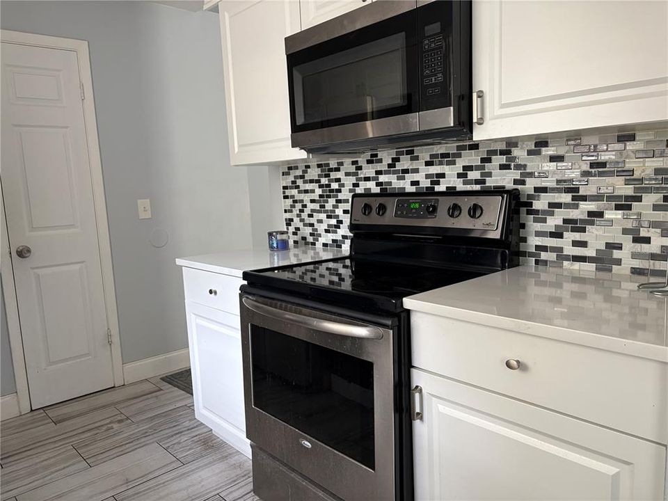 For Sale: $277,500 (3 beds, 2 baths, 1111 Square Feet)
