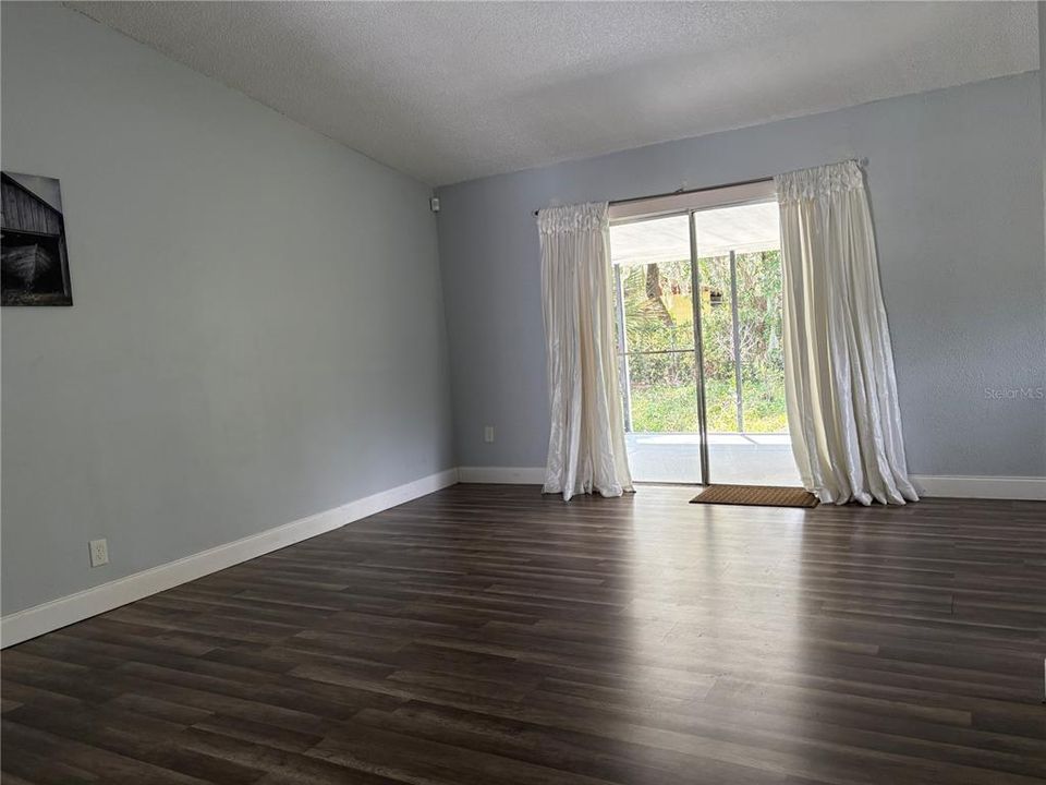 For Sale: $277,500 (3 beds, 2 baths, 1111 Square Feet)