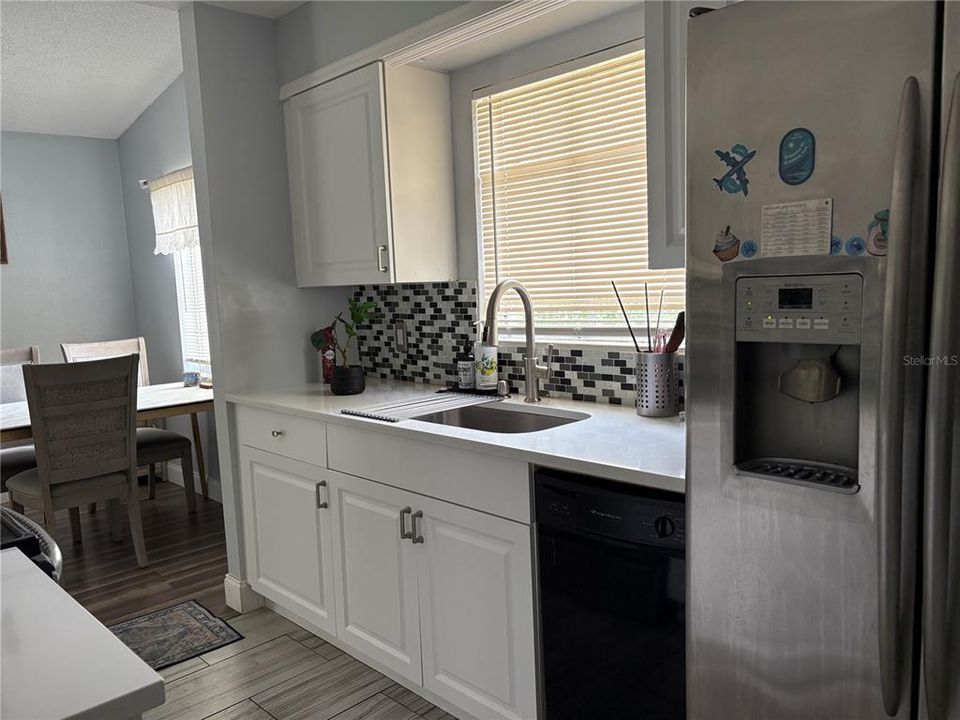 For Sale: $277,500 (3 beds, 2 baths, 1111 Square Feet)