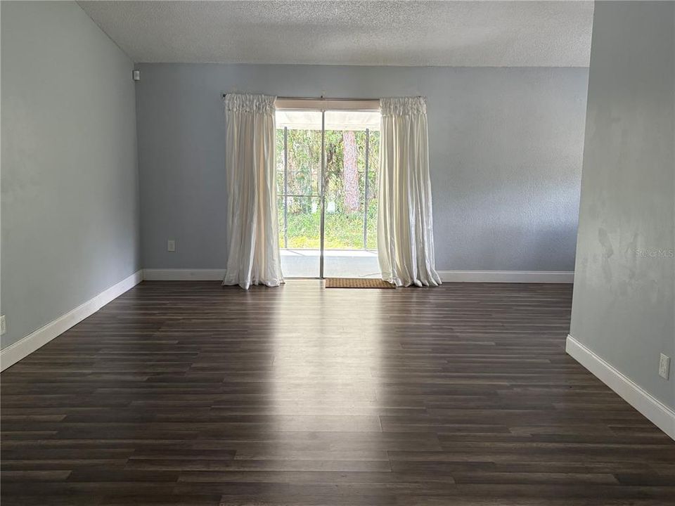 For Sale: $277,500 (3 beds, 2 baths, 1111 Square Feet)