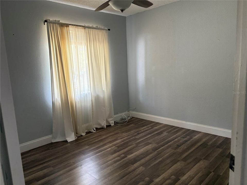 For Sale: $277,500 (3 beds, 2 baths, 1111 Square Feet)