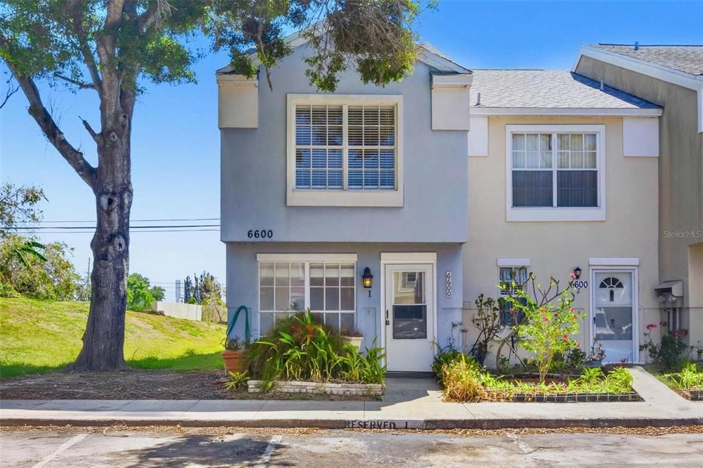 Recientemente alquilado: $1,950 (2 camas, 2 baños, 1081 Pies cuadrados)