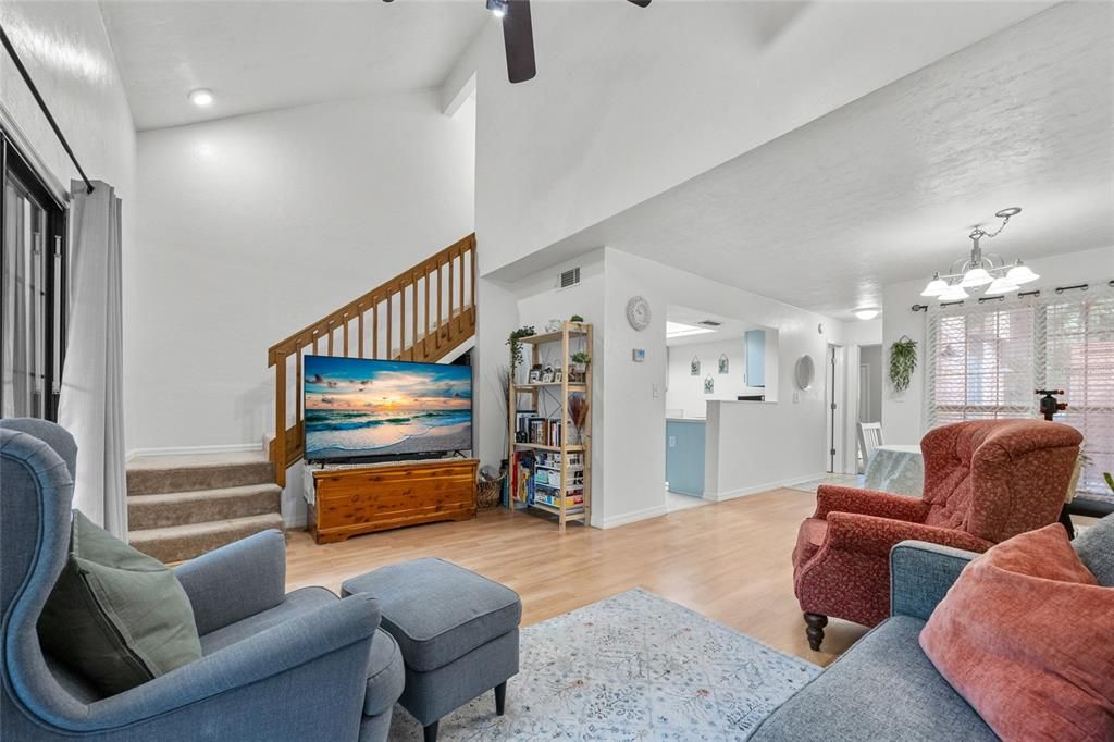 For Sale: $179,500 (2 beds, 2 baths, 1106 Square Feet)