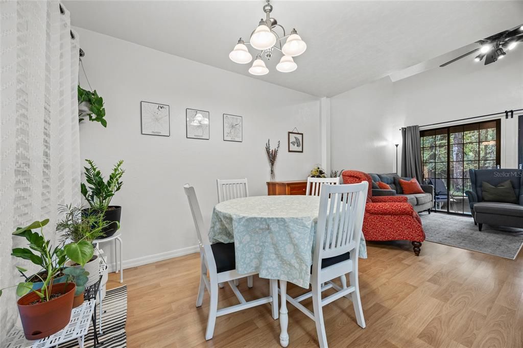 For Sale: $179,500 (2 beds, 2 baths, 1106 Square Feet)